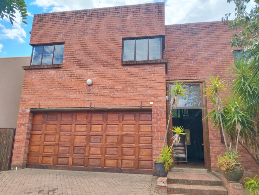 4 Bedroom Property for Sale in Pellissier Free State